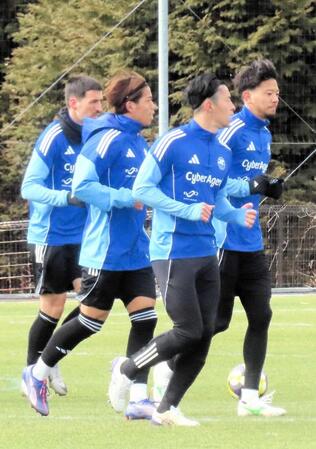 　練習を行った中山（右から２人目）