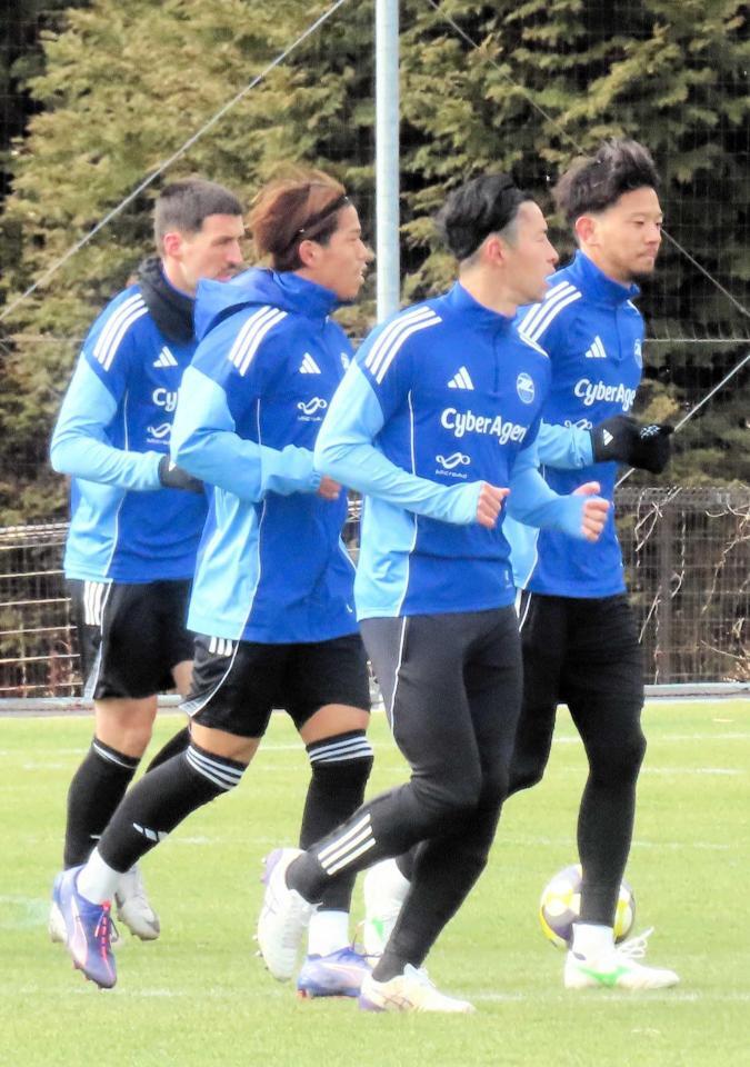 　練習を行った中山（右から２人目）