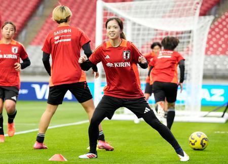 　コロンビア戦に向け、最終調整する長谷川（手前）ら＝グレンデール（共同）