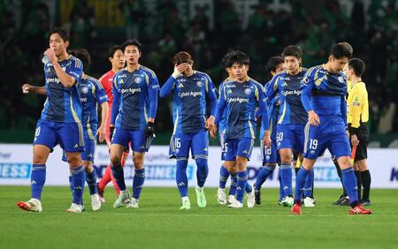 　東京Ｖに敗れ肩を落とす町田イレブン