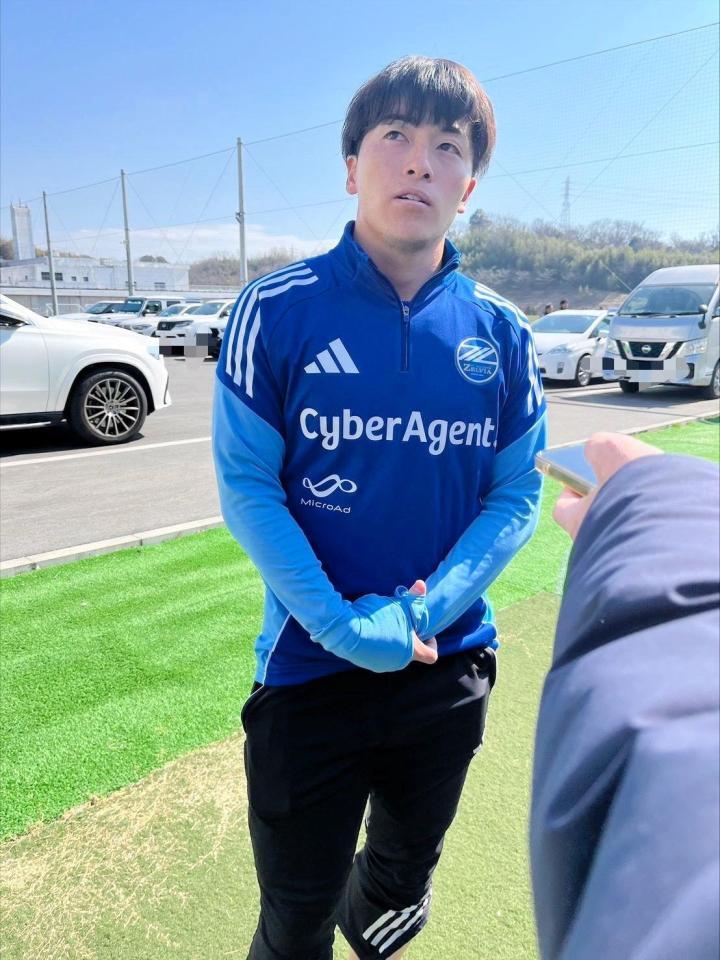 　取材に応じる町田のＦＷ相馬勇紀