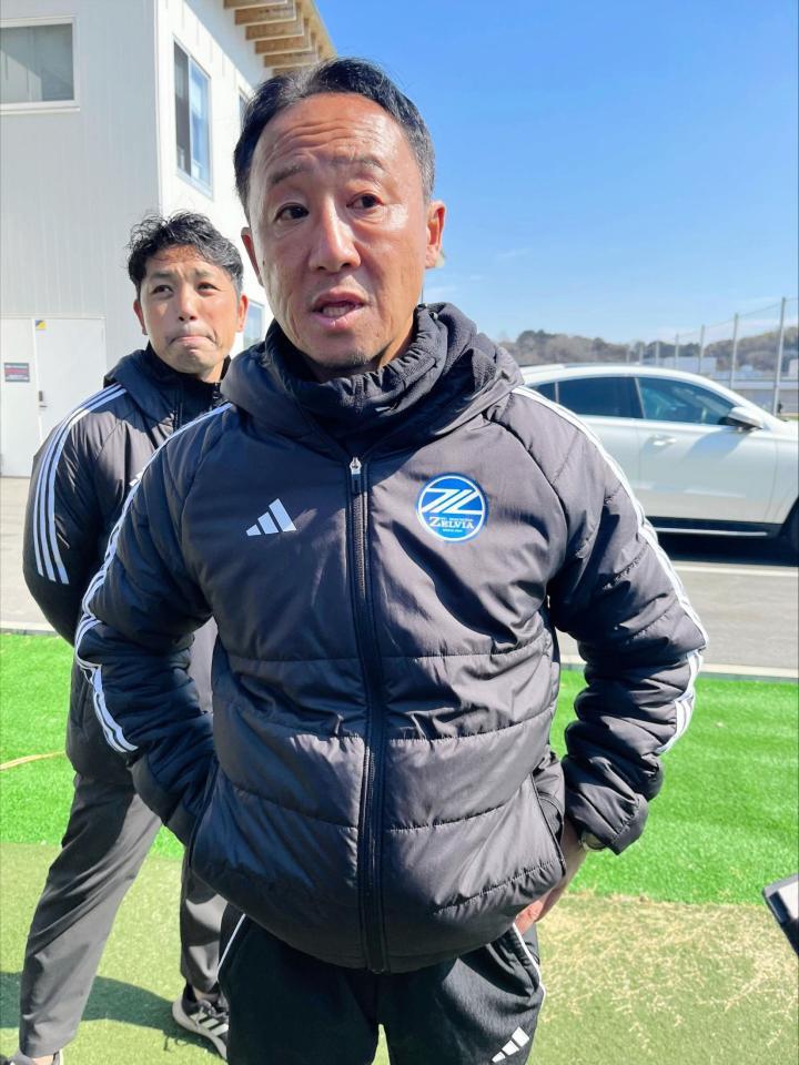 　名古屋戦に向けた非公開練習後に取材に応じた町田・黒田剛監督