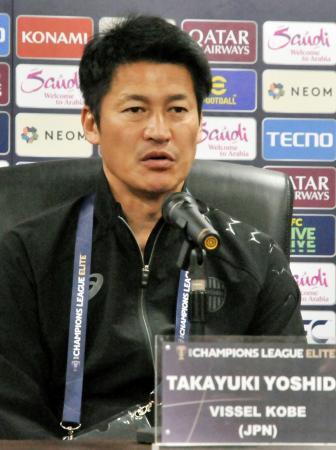 　光州戦を控え、記者会見するＪ１神戸の吉田監督＝４日、ノエスタ