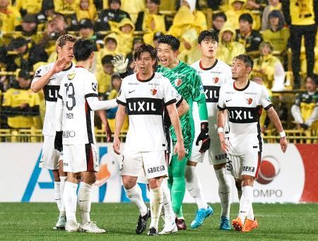 　柏に快勝し、喜ぶ鹿島イレブン＝三協Ｆ柏