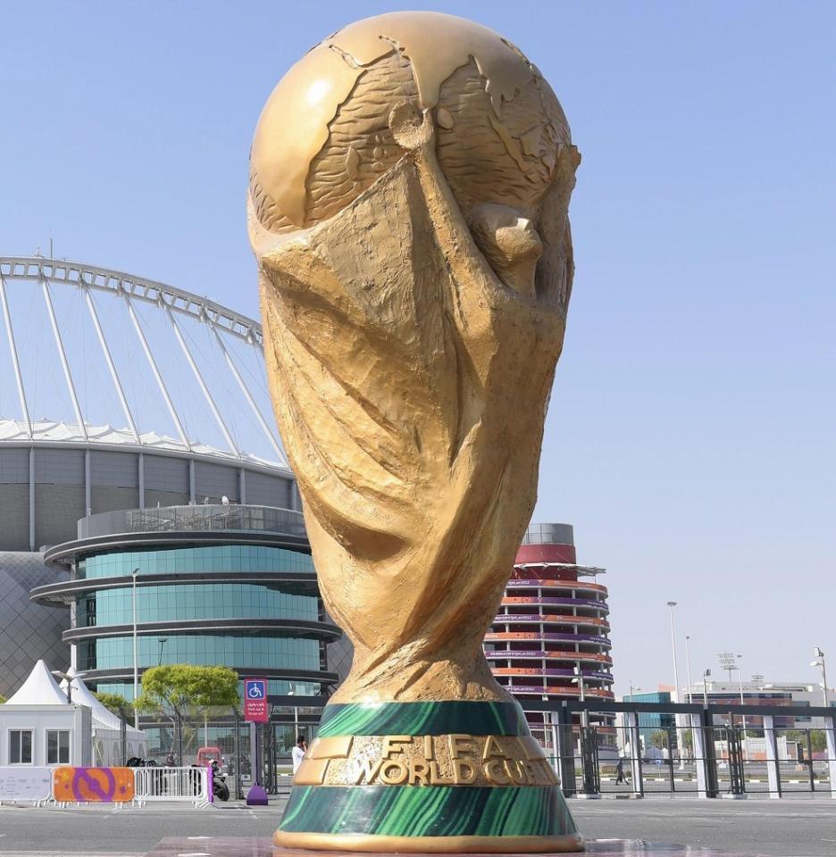 　Ｗ杯トロフィーのオブジェ