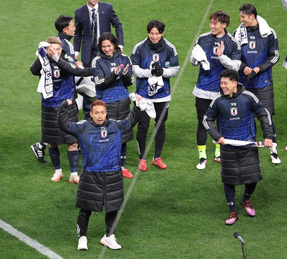 　「ブラボー」コールであいさつの最後を締めた長友