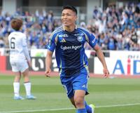 　後半、ゴールを決め笑顔で駆け出す町田・西村拓真（撮影・吉澤敬太）