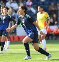 　後半アディショナルタイム、ＰＫを決めほえる高橋はな（撮影・西田忠信）