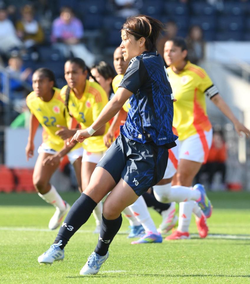 　後半、ＰＫを決める高橋はな（撮影・西田忠信）