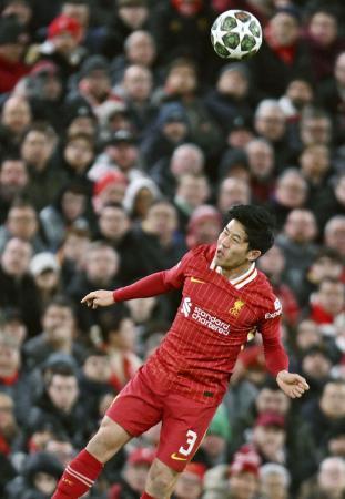 　３月、欧州チャンピオンズリーグの試合でプレーするリバプールの遠藤航（共同）