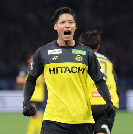 　後半、ゴールを決め叫ぶ柏・木下康介（撮影・吉澤敬太）
