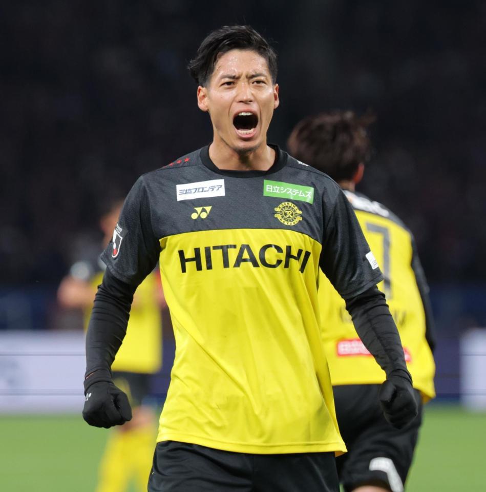 　後半、ゴールを決め叫ぶ柏・木下康介（撮影・吉澤敬太）