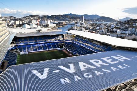 　昨秋開業したサッカーＪ２長崎の本拠地「ピーススタジアム」＝３月、長崎市
