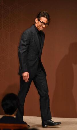 　ＳａｋｅｎｏｍｙＢｅｓｔＢｒａｎｄｏｆｔｈｅＹｅａｒのプレゼンターとして登壇する中田英寿氏（２０２４年６月撮影）