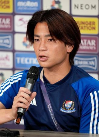 　アルナスル戦を前に、記者会見する横浜Ｍ・永戸＝２５日、ジッダ（共同）