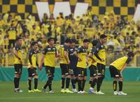 　引き分けに厳しい表情の柏イレブン（撮影・金田祐二）