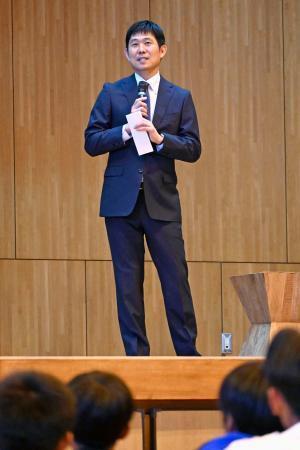 森保監督、子どもへエール　「失敗恐れず挑戦を」