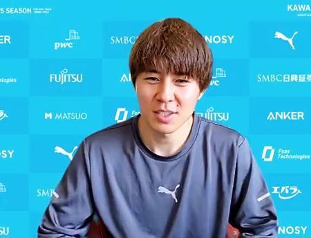 　オンラインで取材に応じる川崎・脇坂＝２８日