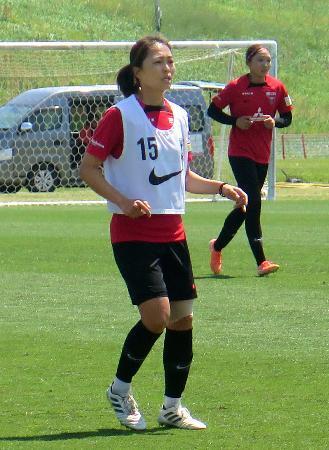 　練習するサッカー女子ＷＥリーグ、三菱重工浦和の安藤（手前）＝３０日、さいたま市内