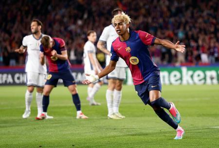 　インテル・ミラノ戦でゴールを決め、喜ぶバルセロナのヤマル＝バルセロナ（ゲッティ＝共同）