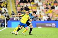 　アルナスルのＦＷクリスティアーノ・ロナウドとマッチアップした川崎のＤＦ高井幸大　©ＫＡＷＡＳＡＫＩ　ＦＲＯＮＴＡＬＥ