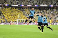 　先制ゴールを決めて喜ぶ川崎のＦＷ伊藤達哉　©ＫＡＷＡＳＡＫＩ　ＦＲＯＮＴＡＬＥ