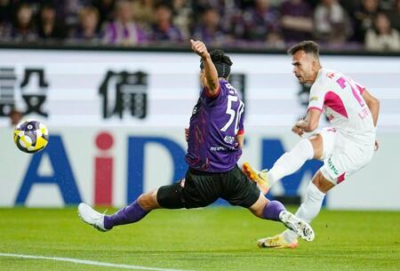 Ｊ１京都－Ｃ大阪戦で後半開始が約５分遅れるハプニング　審判団の通信機器にトラブルか