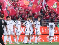 　鹿島に敗れ肩を落とす町田イレブン