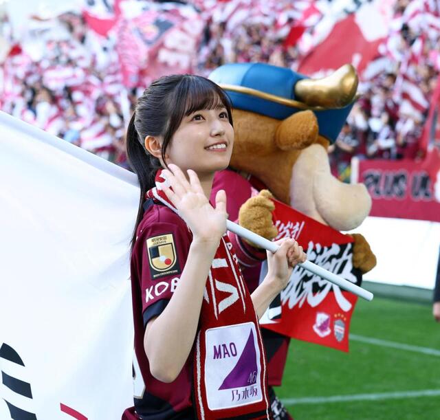 3戦3勝はすごい！」ピッチ降臨の超人気アイドルの勝利の女神ぶりに