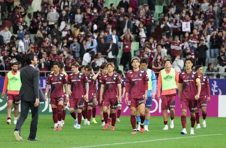 　Ｃ大阪に敗れ５連勝ならず、ガックリの神戸イレブン（撮影・坂部計介）