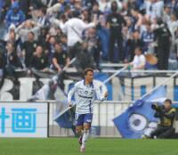 　後半、ゴールを決め喜ぶＧ大阪・山下諒也（撮影・吉澤敬太）