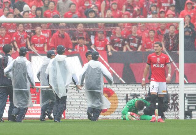 9年ぶりの6連勝狙う浦和に緊急事態 GK西川周作が前半9分に負傷
