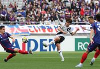 　前半、シュートを放つ神戸・宮代大聖（撮影・金田祐二）