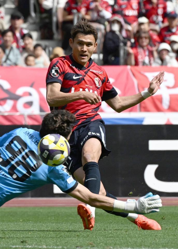 　後半、ゴールを決める鹿島・田川