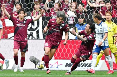 神戸・大迫が気迫の２発！４戦ぶり先発復帰で連敗脱出導いた「気持ちでねじ込みました」誕生日の盛大な前祝いに