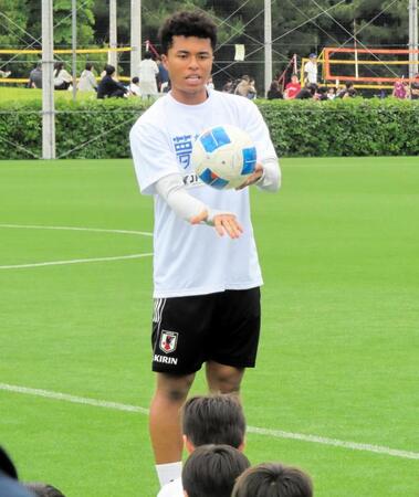 日本代表ＭＦ・藤田譲瑠チマ　移籍報道に言及「２５、２６歳にプレミアでプレー」