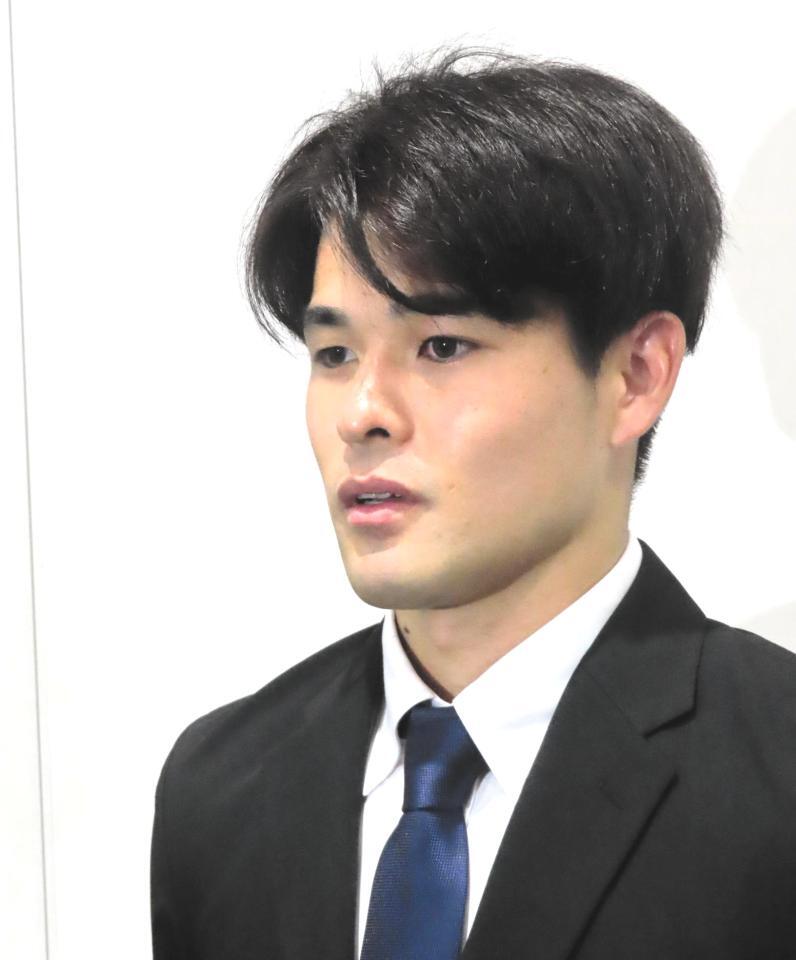 　千葉市内で取材に応じたサッカー日本代表ＭＦ佐野海舟