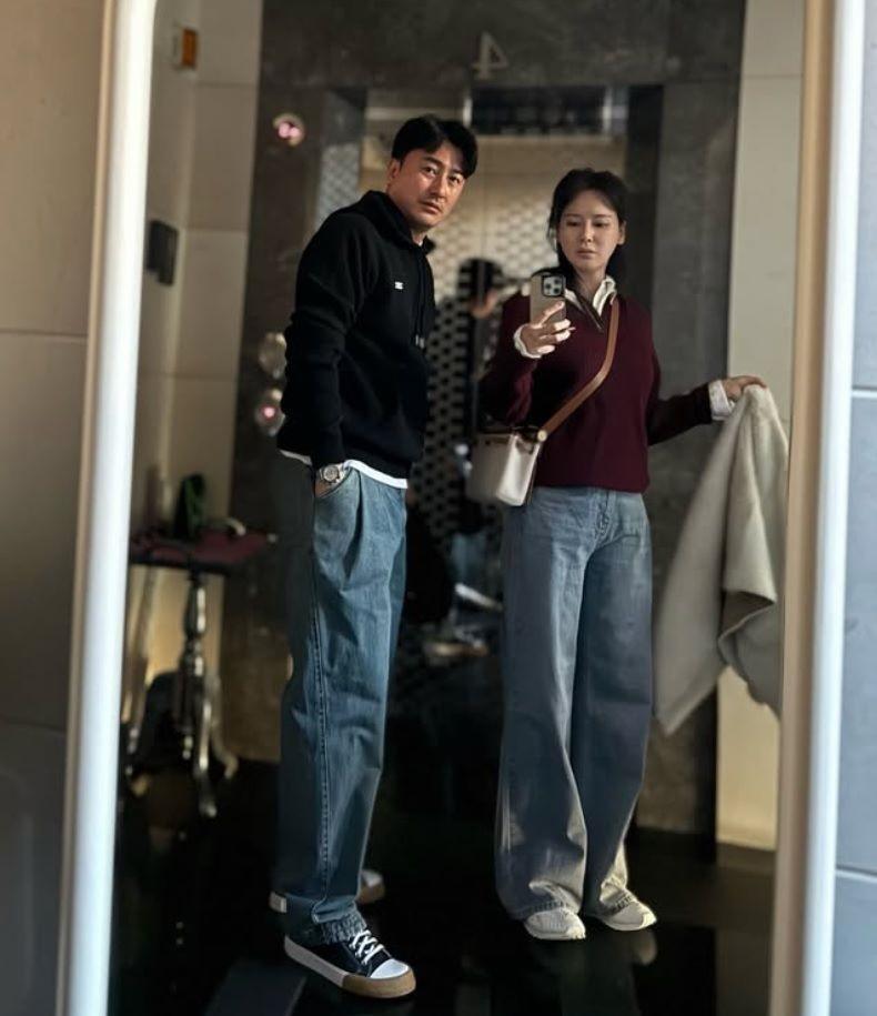 　イ・ヘウォン氏の公式インスタグラム＠ｌｅｅｈｙｅｗｏｎ２００２より　安貞桓とイ・ヘウォン氏は２００１年に結婚