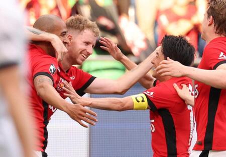 【写真】浦和の圧巻コレオにスタジアム騒然「えっぐ」「現代美術やな」