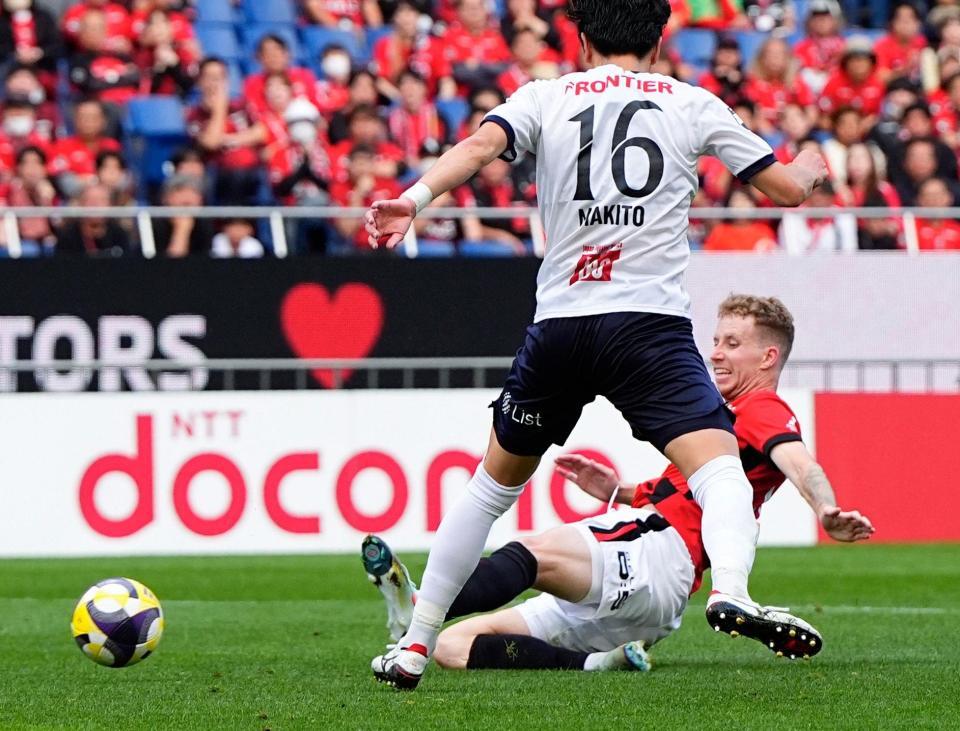 　後半、ゴールを決める浦和・グスタフソン