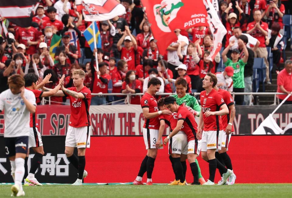 　逆転勝利を喜ぶ浦和イレブン（撮影・金田祐二）