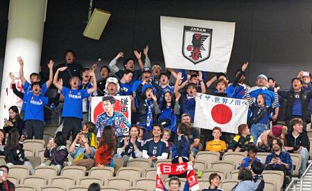 　オーストラリア戦に駆けつけた日本サポーター（共同）