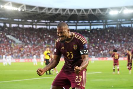 　Ｗ杯南米予選のボリビア戦でゴールを喜ぶベネズエラのサロモン・ロンドン＝６日、マトゥリン（ＡＰ＝共同）
