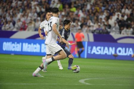 　前半、攻め込む久保建英（撮影・坂部計介）