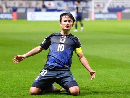 　前半、チーム２点目のゴールを決め喜ぶ久保