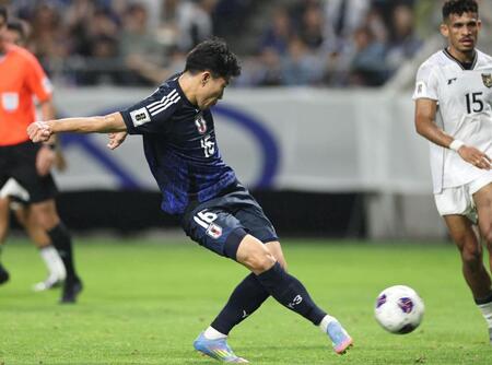 後半、ゴールを決める日本代表・細谷真大＝市立吹田サッカースタジアム（撮影・北村雅宏）