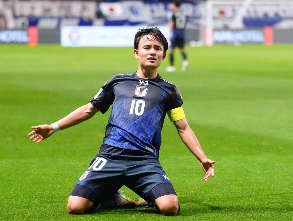 　前半、チーム２点目のゴールを決め喜ぶ久保