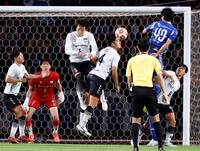 　後半、ゴールを守る小野（４）ら京産大イレブン