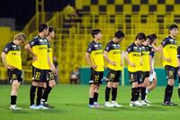 　東洋大に敗れ、肩を落とす柏イレブン