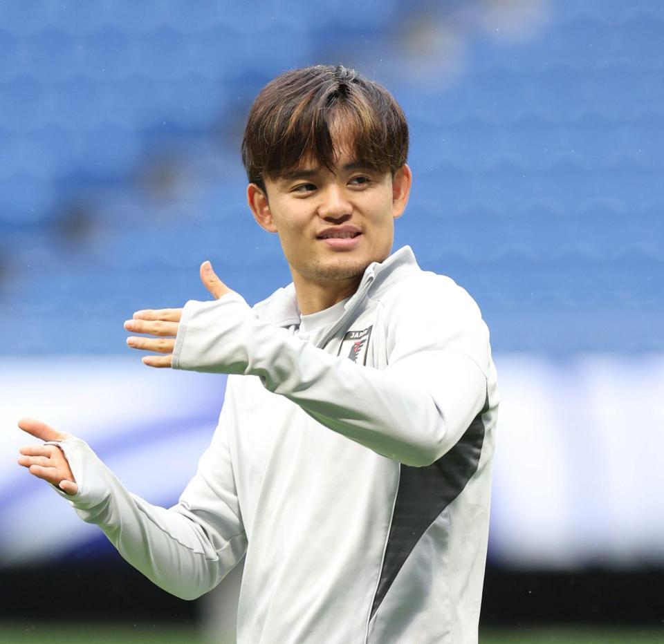 　練習に臨む日本代表・久保建英（撮影・中田匡峻）